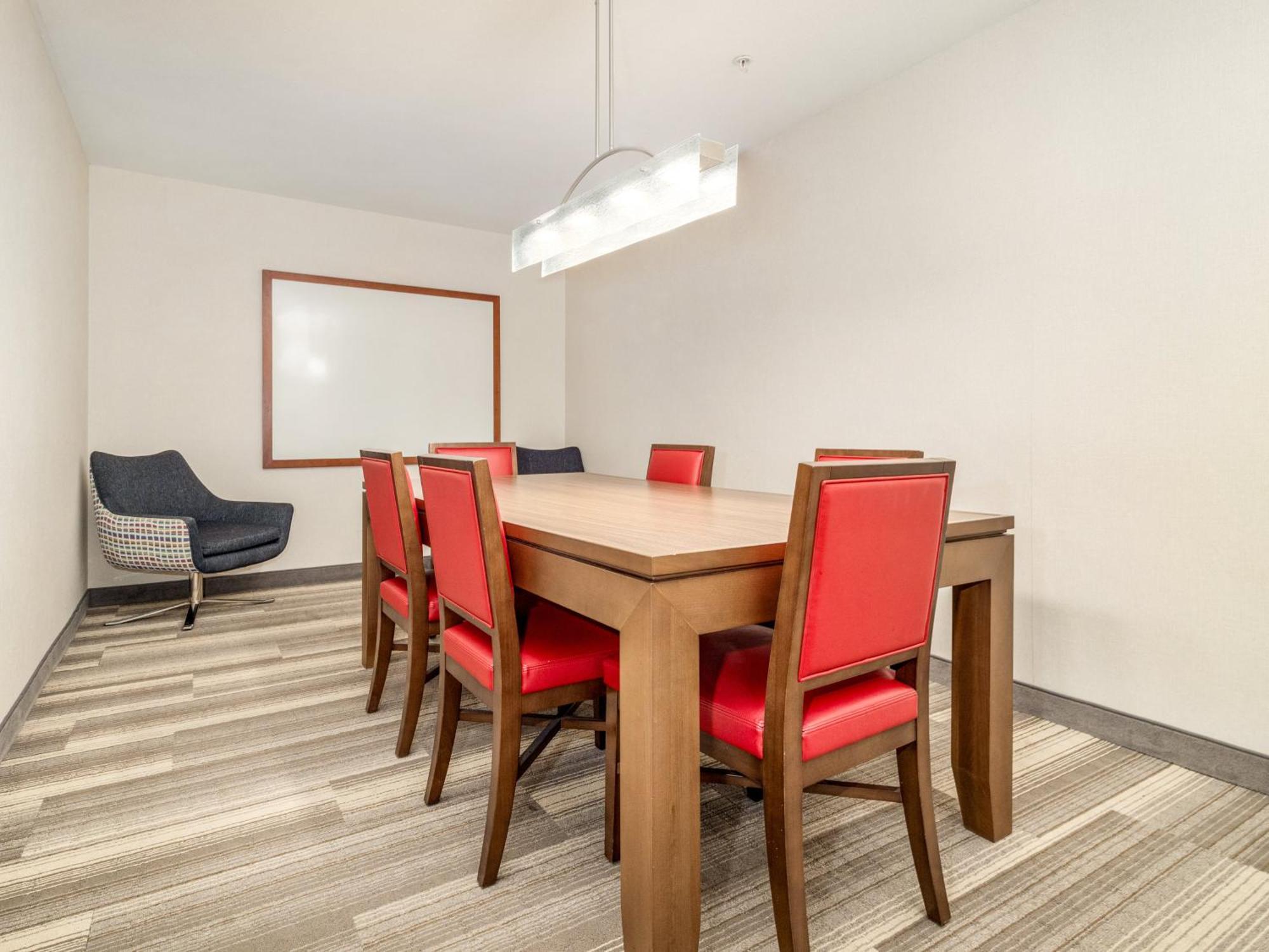 Holiday Inn Express & Suites Medicine Hat By Ihg Eksteriør bilde