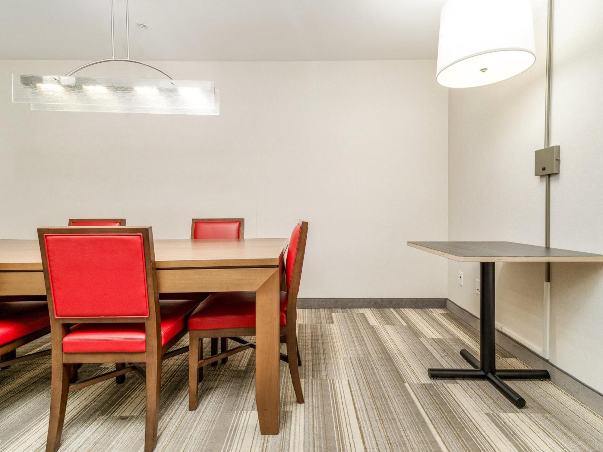 Holiday Inn Express & Suites Medicine Hat By Ihg Eksteriør bilde