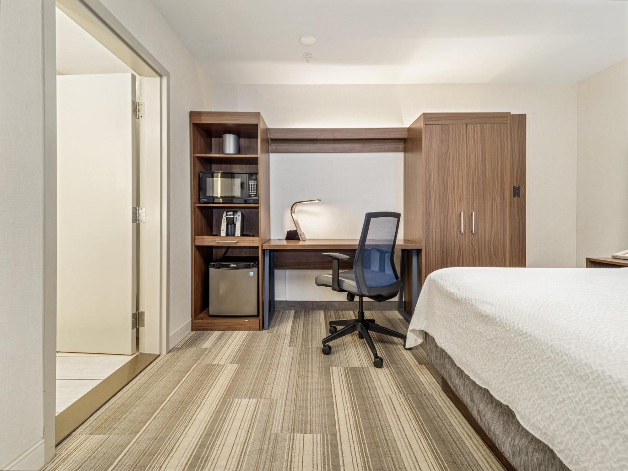 Holiday Inn Express & Suites Medicine Hat By Ihg Eksteriør bilde